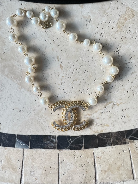 Upcycled Jewelry - Elegant Pearl Necklace